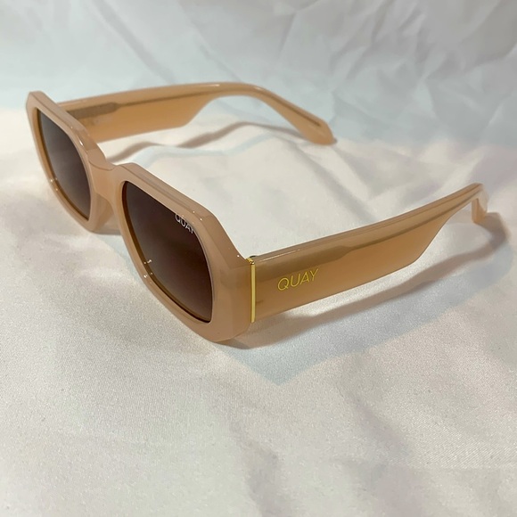 Quay Australia HYPED UP 1212 Lens CAT .3 Bone Frame/Brown Lens Sunglasses NEW